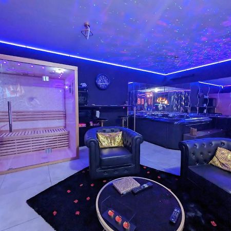 La Gold Room Jacuzzi & Sauna Prive بيربينيو المظهر الخارجي الصورة