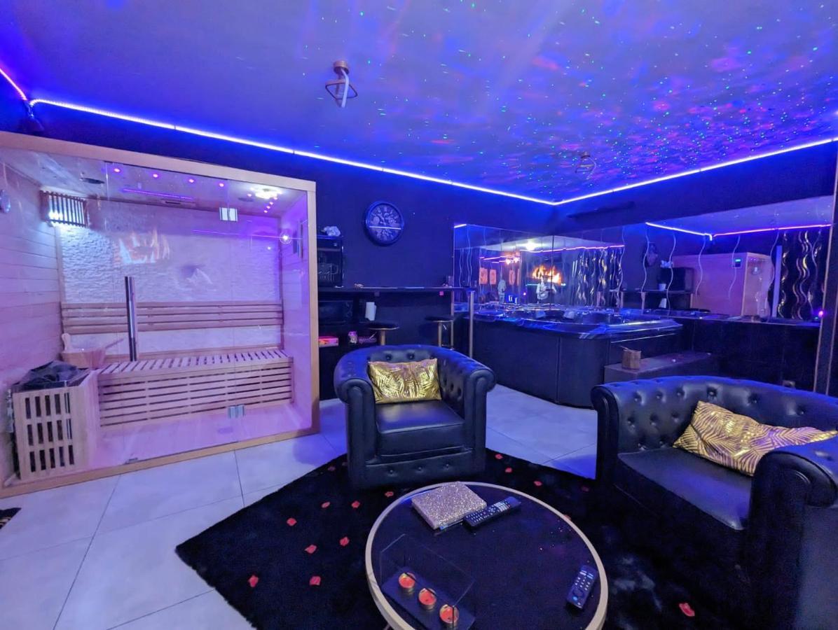 La Gold Room Jacuzzi & Sauna Prive بيربينيو المظهر الخارجي الصورة
