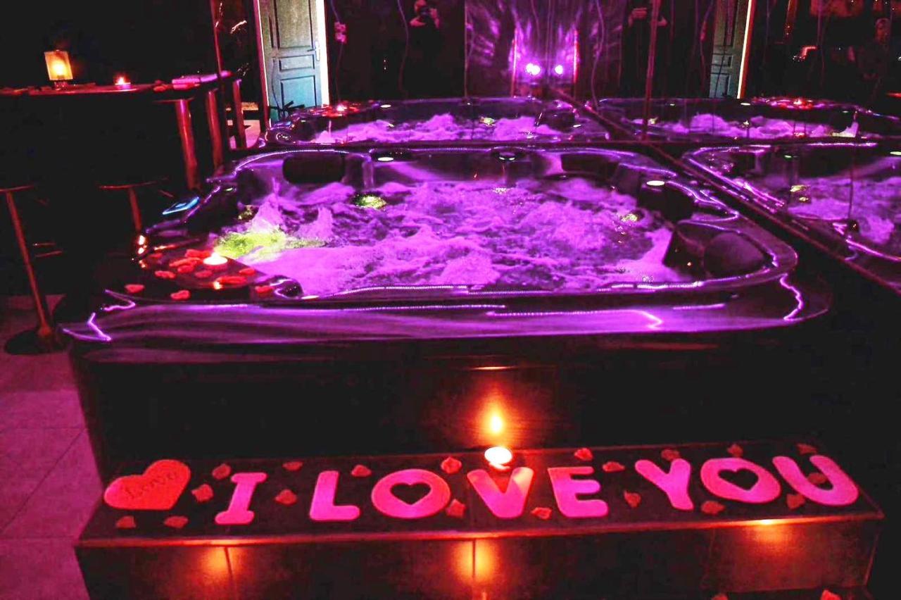 La Gold Room Jacuzzi & Sauna Prive بيربينيو المظهر الخارجي الصورة