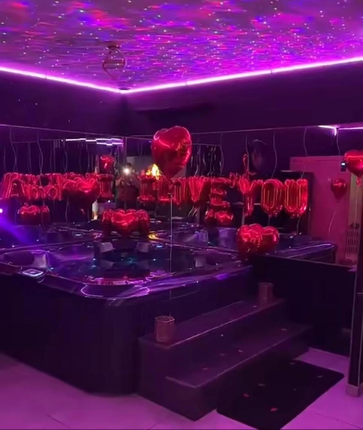 La Gold Room Jacuzzi & Sauna Prive بيربينيو المظهر الخارجي الصورة